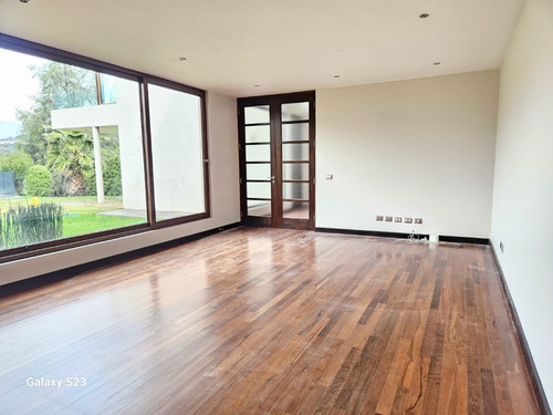 Fantástica Casa En Exclusivo Condominio Valle Escondido.