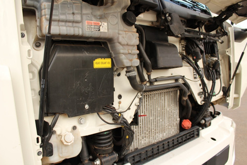 Imagem 6 de 15 de Volvo Vm310 6x2 Branco 2008 Basculante Laranja