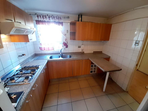 Esplendida Casa Aislada De 3 Pisos En Barrio Residencial...