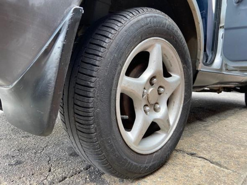 Imagem 11 de 12 de Terios 1.3 Completo + 4x4 + Multimídia