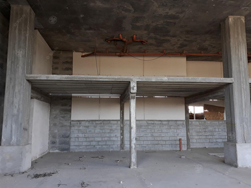 Venta Y Alquiler Local Comercial 100 M2 Entre Piso- Frente A La Autopista Bs - La Plata!