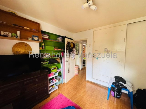 Se Vende Apartamento En El Paraiso 25-22107