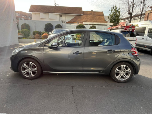 Peugeot 208 Premier 1.2 MT