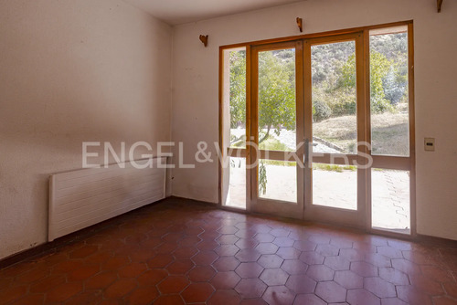 Casa En Sitio Plano En El Arrayán, Excelente Ubicación