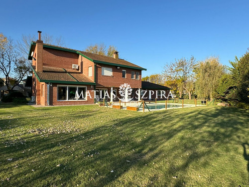Casa En Venta En Los Puentes