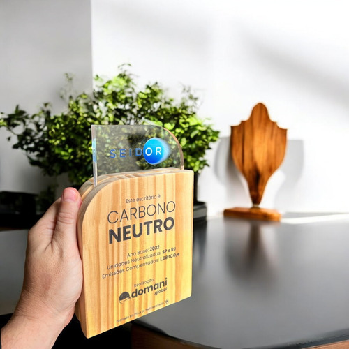 Troféu Tricamada Pinus/acrílico Sustentável - Personalizado