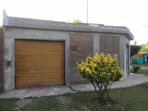 Imagen 8 de 26 de Casa En La Reja Cerca De Acceso Oeste Con Dos Locales
