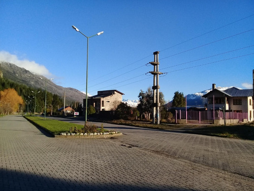 Imagen 18 de 22 de Edificio En Block En Venta / Vivienda Con2 Loft Y 2 Locales Comerciales, Lago Puelo, Chubut