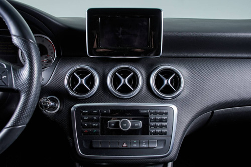 Imagen 13 de 15 de Mercedes Benz 2014 A 200 Blueefficiency Urban L/13