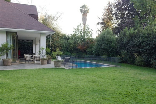 Casa En Venta De 5 Dorm. En Las Condes