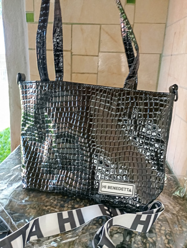 Cartera Hi Benedetta Modelo Felipa Con Diseño Crocco Negro Charol Croco Negro Negro