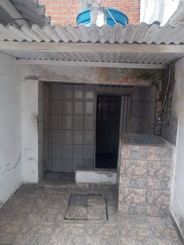 Terreno Com Uma Casa De 4 Cômodos E Um Sobrado De 3 Comodos