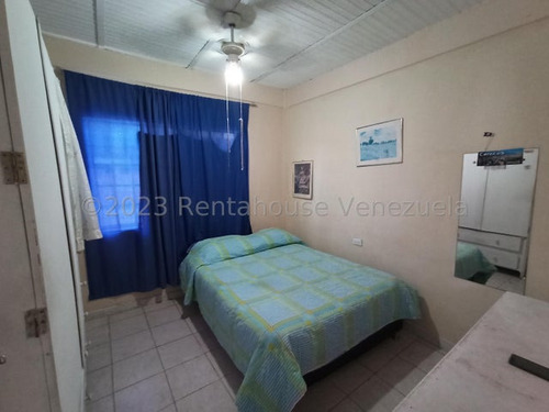 Casa En Venta De 3 Niveles La Cooperativa Maracay 25-15196 Apd