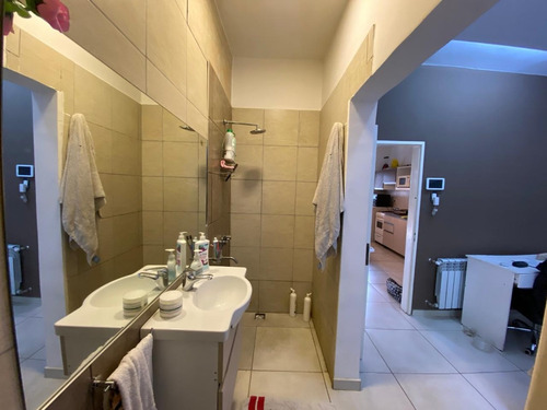 Casa En Córdoba · 3 Departamentos · Cerca De La Utn · Cochera · Pileta · Amoblado · Reciclado · Excelente Inversión