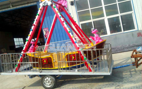 Imagen 1 de 1 de Mini Barco Pirata En Trailer