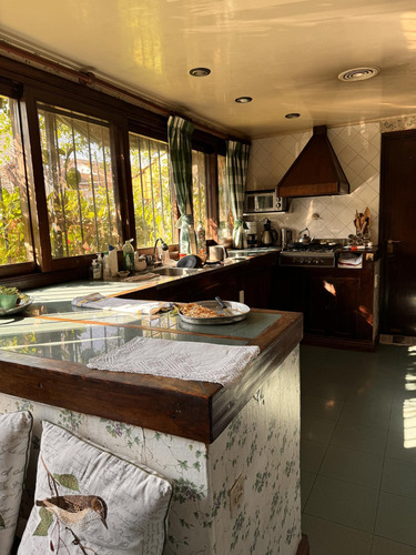 Importante Casa A Reciclar En Excelente Lote De 820 M²