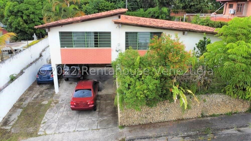 Casa En Venta En Prados Del Este Con Jardin