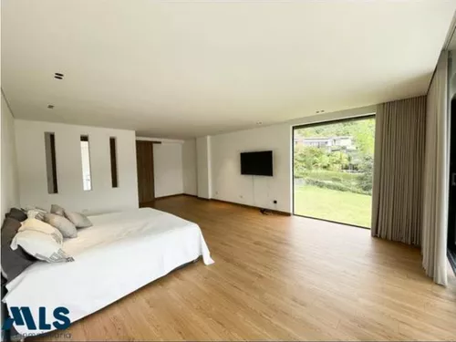 Hermosa Casa Moderna En El Escobero(mls#242569)