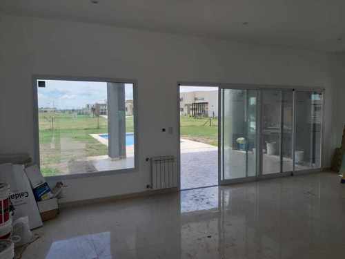 Casa Con 3 Dormitorios Y Pileta En La Alameda, Canning