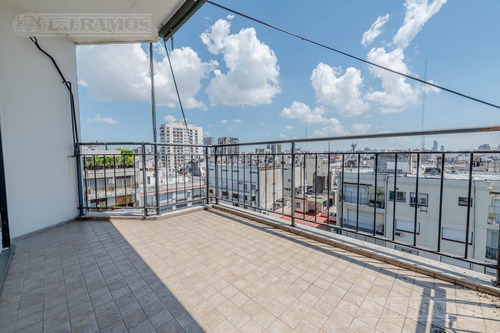 Imagen 12 de 21 de Libertad Y Av. Alvear . Duplex. 2 Cocheras Fijas. Balcón Terraza. Pulmón Único. Sup 278 M2