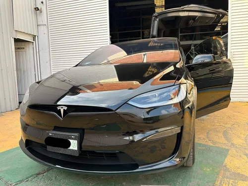 Tesla Model X 2024