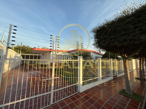 Escv-1641 Zona Oeste Casa Quinta Avenida La Limpia Sector Corazón De Jesus