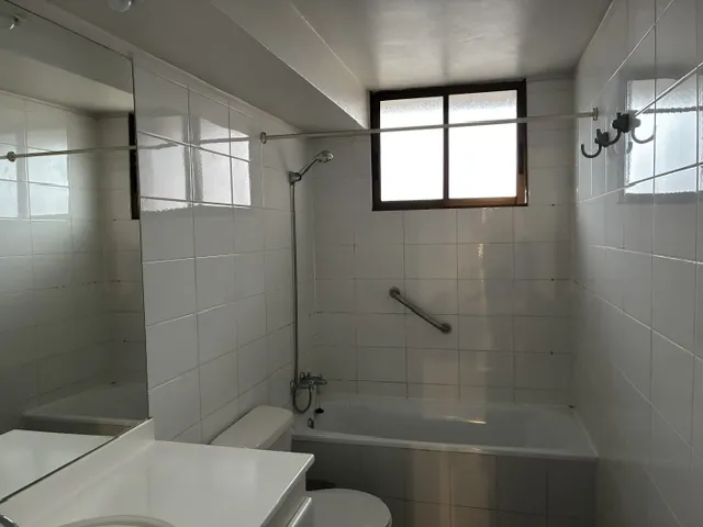 Imagen 5 de 11 de Amplio Depto: Suite, Tres Dormitorios + Servicios Completos