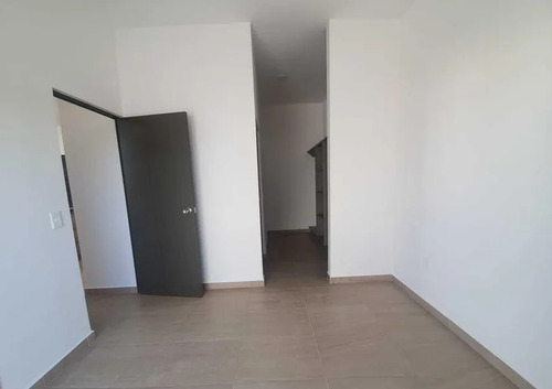 Juriquilla, Tipo Duplex, Doble Altura, 2 Recamaras, 2 .5 Baños, Sala Tv, Alberca