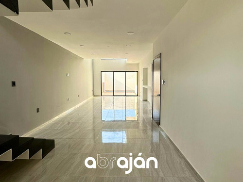Se Vende Casa Con Alberca Privada En Veracruz, En Residencial Lomas Del Sol De La Riviera Veracruzana