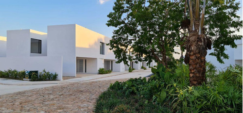 Casa En Venta Merida, Privada Oasis Residencial, Mod. 200, Mayo 2024