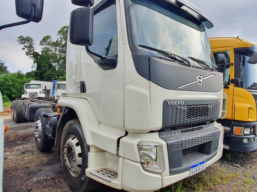 Volvo Vm 330 Ano 2017 Leito 4 Eixo Chassi Automatica