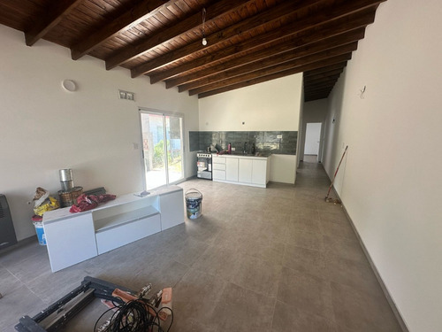 Moderna Casa A Estrenar Con Jardín Al Frente En Planta Baja