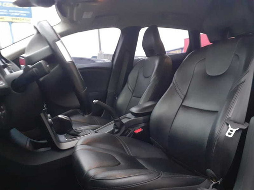 Volvo V40 T4