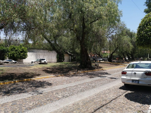 En Venta Casasa En Carretas, Gran Ubicación, 4 Recamaras, 5.5 Baños, Cto De Serv