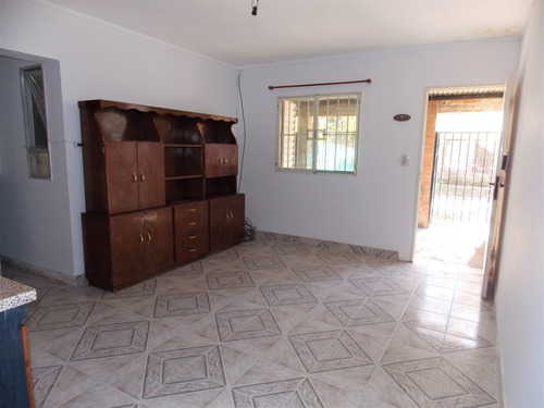 Casa 2 Dormitorios Y Cochera En Barrio Punta Norte