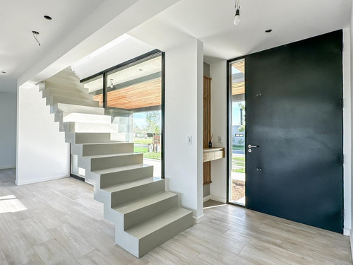 Imagen 8 de 30 de Casa En Venta De 4 Dormitorios, A Estrenar En Barrio Los Ceibos, Puertos Del Lago