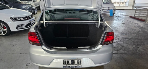 Volkswagen Voyage 1.6 Highline 101cv