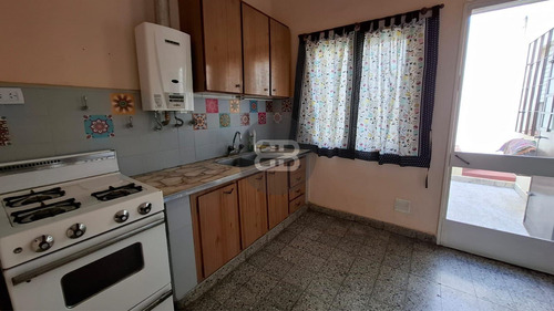 Casa En Lote Propio Con Patio Y Terraza