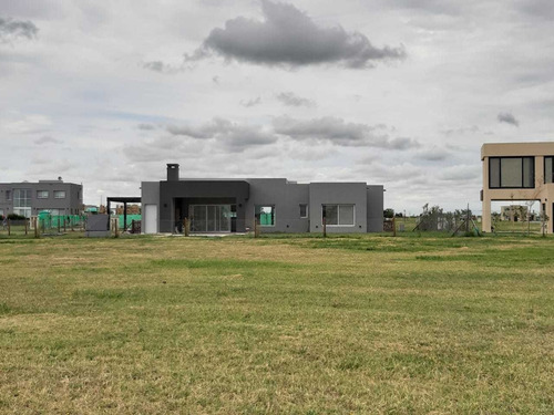 Casa Con 3 Dormitorios Y Pileta En La Alameda, Canning