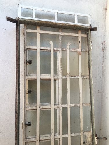 Puerta De Hierro Antigua Bien Sólida Vendo En La Plata Blanco (Usado)