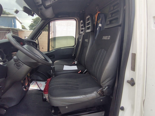 Imagem 10 de 14 de Iveco Daily 35s14 Bau De Aluminio 2011