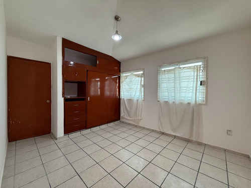 Casa En Venta En Boca Del Río, Veracruz Col. Graciano Sánchez Romo, De 4 Recamaras Y 4 Baños. A 5min Del Centro De Boca Del Rio, Plaza El Dorado Y Playas De Boca Del Rio.