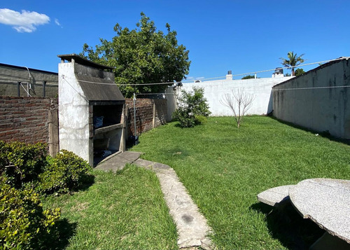 Casa 2 Dormitorios Con Gran Terreno.