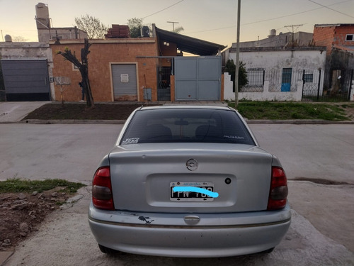 Imagen 8 de 8 de Chevrolet Corsa 1.6 2006