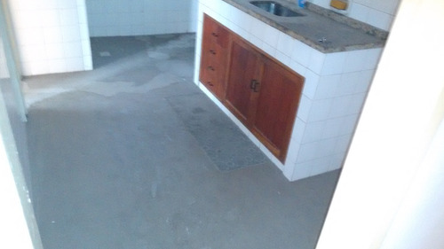 Próximo Ao Metro E Escola Tecnica.