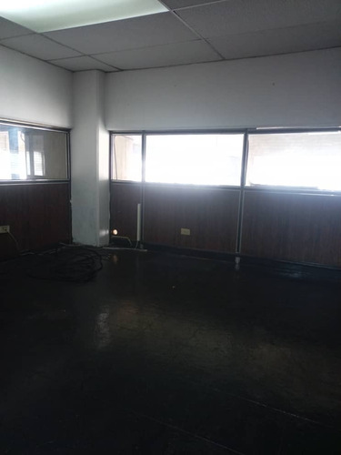 Imagen 12 de 30 de Alquiler De Planta Comercial En Edificio Boleita Sur