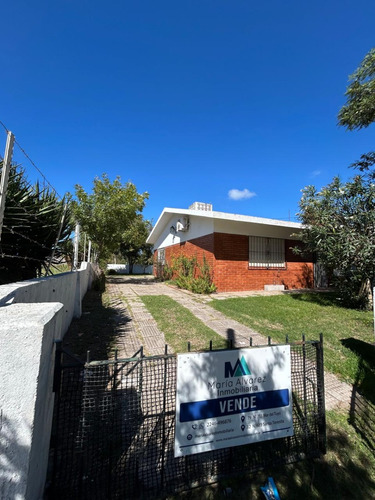 Venta Casa En Mar Del Tuyu, Amplio Lote, Amoblada, Calle 64 Nº 578, La Costa