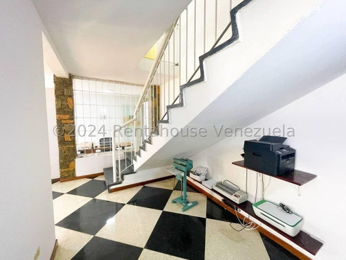 Casa Comercial En Alquiler Ubicada En Chuao