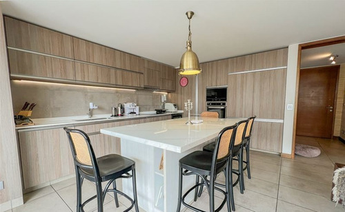 Elegante Dúplex Con Jacuzzi Y Quincho Propio En Las Condes