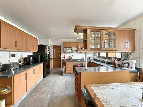Casa En Arriendo De 7 Dorm. En Las Condes